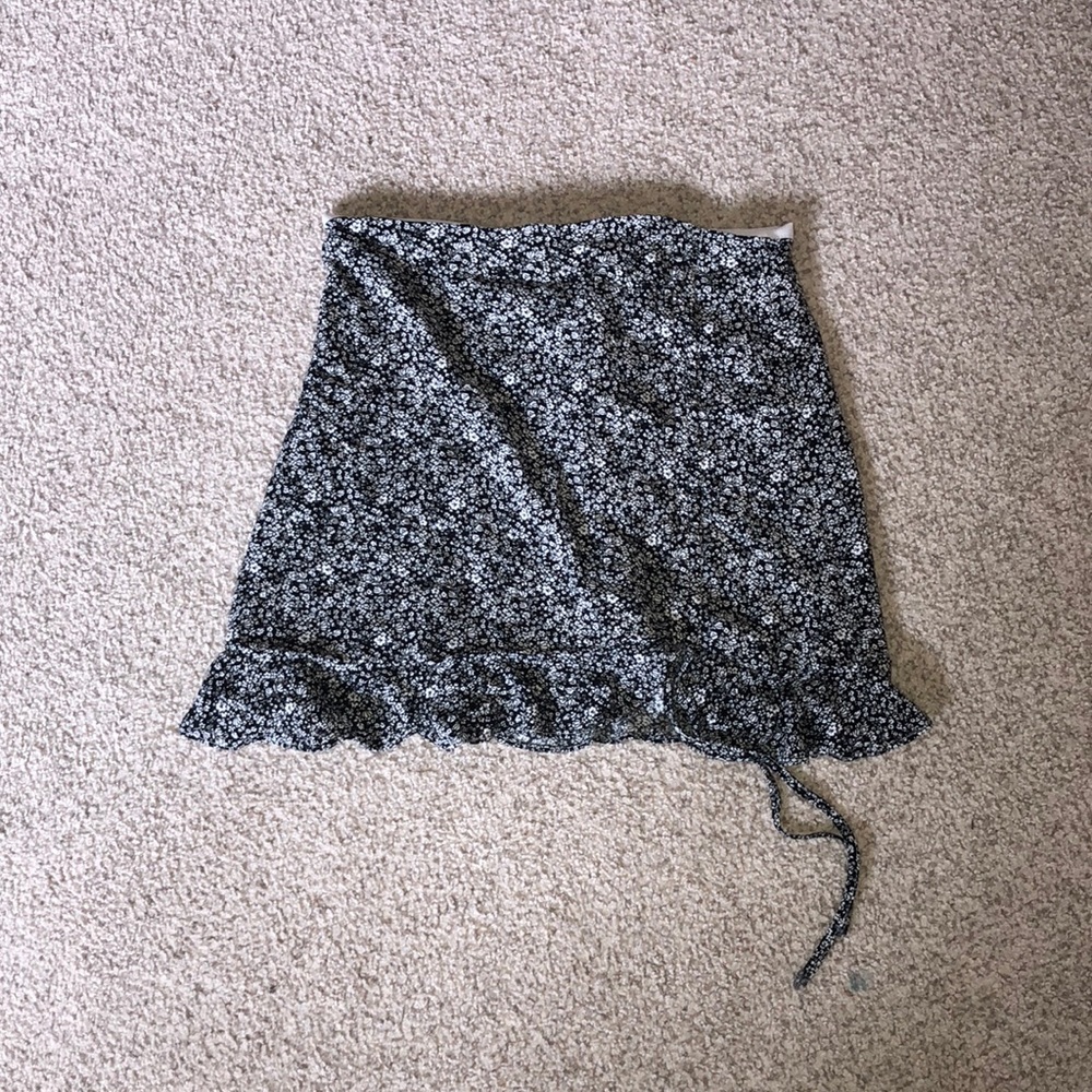 Floral black and white skirt